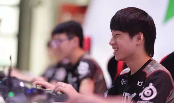 日职联战报：莱奥、知念庆破门，鹿岛鹿角2-1横滨FC