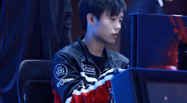 切尔西防线愈稳查洛巴已成核心 詹姆斯如同战神