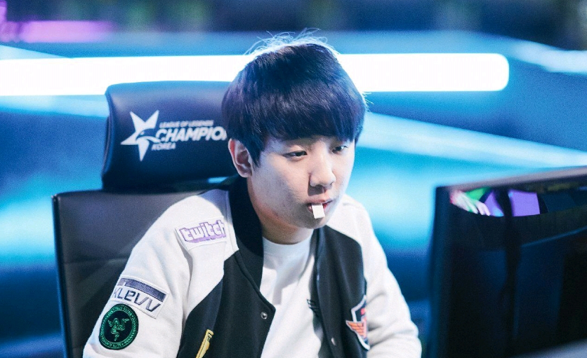 暴露出防守 暴露出防守